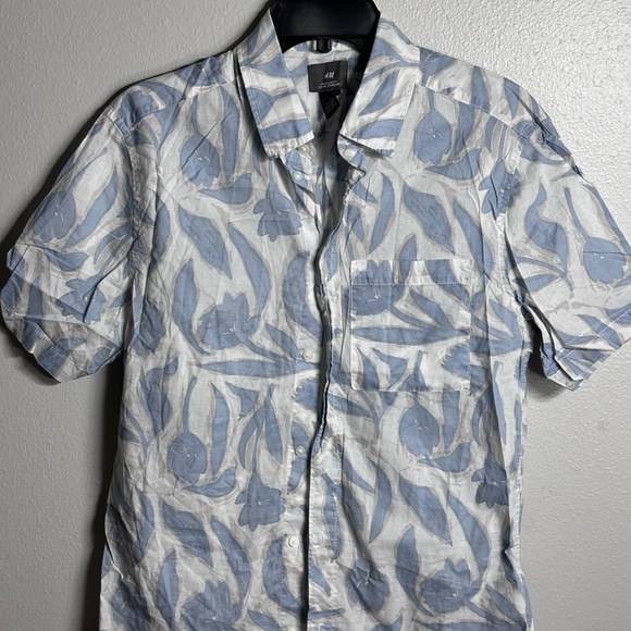 H&M Men Casual button Shirt‎ size Small Hawaiian - Picture 2 of 8